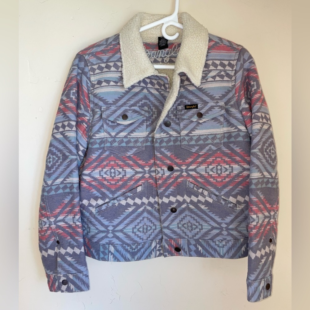 Wrangler Sherpa coat with western design.